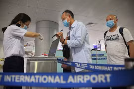 Từ ngày 1/1/2022: Người nhập cảnh tiêm đủ vắc xin, xét nghiệm âm tính sẽ cách ly tại nhà 3 ngày