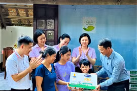  Vinamilk tặng học bổng cho một “chiếc lá chưa lành” tại Nghệ An