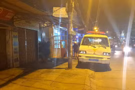 Hai bé trai chết ngạt trong phòng bốc cháy