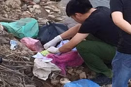 Thi thể bé sơ sinh trong balo của cô gái
