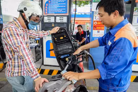 Giá xăng có thể tăng nhẹ ngày mai