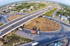 Phó Thủ tướng nêu đích danh 10 địa phương chậm trễ GPMB cao tốc Bắc - Nam
