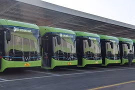 Xe buýt điện VinBus.