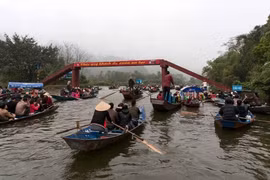 Đầu tư vào du lịch tâm linh Hương Sơn: Ðược gì, mất gì?