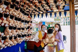 Du khách đến vui chơi ở Bà Nà Hills.