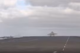 Thử nghiệm tử thần, F-35C bay sạt mặt nước 