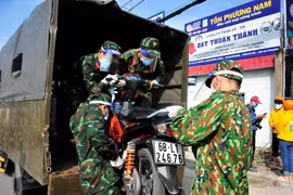 Bộ đội sẽ hỗ trợ dưa người dân về quê theo nguyện vọng.