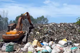 Rác thải “tấn công” Côn Đảo và Phú Quốc