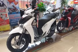 Honda SH giảm giá mạnh trong tháng ngâu, khách hàng đổ xô đặt cọc giữ xe