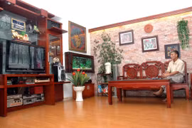 Khoảng cách đúng khi ngồi xem tivi