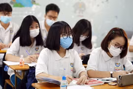 TPHCM: Toàn bộ hoạt động ôn tập, phụ đạo học sinh cuối cấp chuyển sang trực tuyến