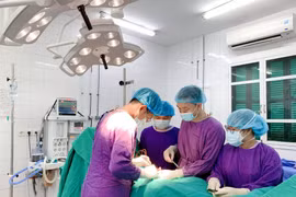 Vỡ tinh hoàn sau va chạm khi chơi bóng đá