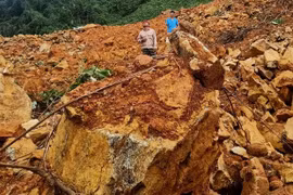 Lên phương án nổ mìn thông đường vào Rào Trăng 3