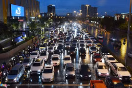 Các ngả đường Hà Nội rối loạn giao thông sau mưa