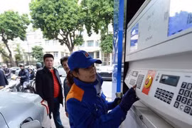 Giá xăng giảm từ 15h chiều nay