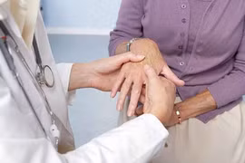 Viêm khớp vảy nến phát hiện sớm, tránh tàn phế