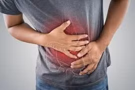 Phân lẫn máu do giun tóc