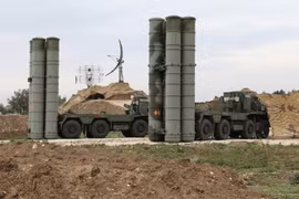 Syria: Quân đội Nga bẻ gãy cuộc tấn công tên lửa đạn đạo vào căn cứ Hmeimim