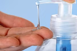 Viêm da do rửa tay bằng cồn