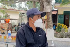 Người lái ca nô kể khoảnh khắc bị sóng đánh lật tàu