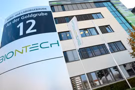 BioNTech thoát khỏi khủng hoảng thua lỗ nhờ văcxin Covid-19