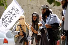 Taliban dùng thu trực thăng chiến lợi phẩm tấn công quân đội Afghanistan