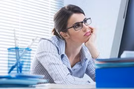 Khô mắt khi lạm dụng máy tính