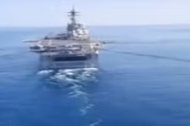 Trực thăng Iran bay sát boong tàu đổ bộ của Hải quân Mỹ trên vịnh Ba Tư