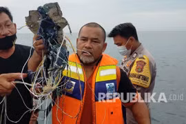 Indonesia xác định máy bay có  62 hành khách và phi hành đoàn rơi xuống biển