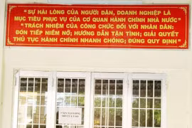 Thay cán bộ bắt dân đi “5 lần 7 lượt” để làm giấy khai sinh