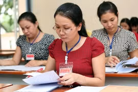 Giáo viên chấm thi Ngữ văn không mang theo thiết bị nghe nhìn