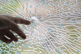 Nguyên nhân gây nổ kính cường lực