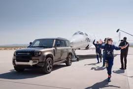 Loạt xe Land Rover hỗ trợ chuyến bay lịch sử lên vũ trụ của tỷ phú Richard Branson