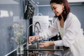 Nước sau khi qua xử lý từ trường có thể lưu giữ năng lượng từ tính trong 24h - 48h, tác động tích cực đến sức khỏe.
