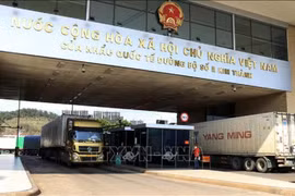 Xuất nhập khẩu hàng hóa qua cửa khẩu bắt đầu sôi động