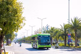 Xe buýt điện VinBus chính thức tham gia mạng lưới vận tải công cộng Hà Nội
