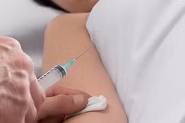Trụy mạch vì tự tiêm canxi 