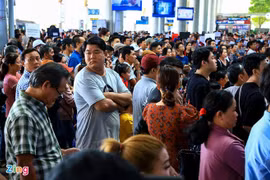 Ba hành khách bị cấm bay 1 năm vì gây rối