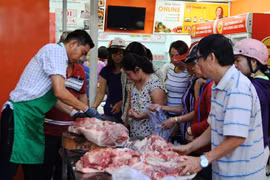 Ráo riết "hạ sốt" thịt lợn cuối năm