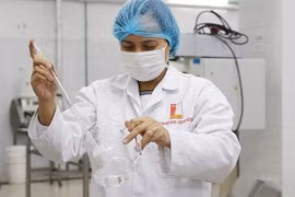 ĐH Bách khoa Hà Nội điều chế nước sát khuẩn cho sinh viên