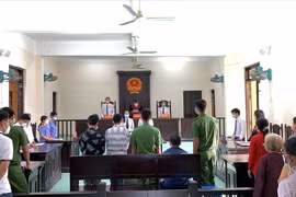 Tòa tuyên án.