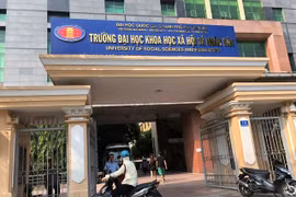 Lùm xùm 12 giảng viên nghỉ việc: Phê bình Trưởng khoa