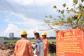 EVNHANOI tuyên truyền về hành lang bảo vệ an toàn lưới điện. 