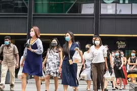 Singapore loại bỏ quy định bắt buộc đeo khẩu trang ngoài trời 
