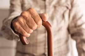 Người bị parkinson có thể bị mùi cơ thể nặng