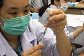 Chích vắcxin ngừa Covid-19 cho trẻ, có lợi gì?