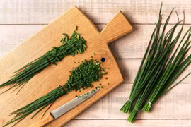 Sinh tố rau hẹ trị đau dạ dày