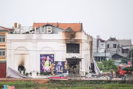 Phút kinh hoàng khi lửa thiêu rụi bar X5 Club