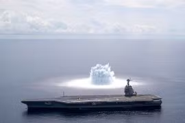 Video Mỹ kích nổ ngầm bom lớn để thử nghiệm sức chịu đựng của tàu sân bay USS Gerald R. Ford