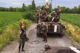 Cận cảnh quân đội Ukraina bắn phá chiến tuyến của Donbass bằng tên lửa chống tăng